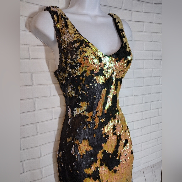 Aakaa Yellow Gold and Black Reversible Sequin Party Dress - Picture 5 of 8